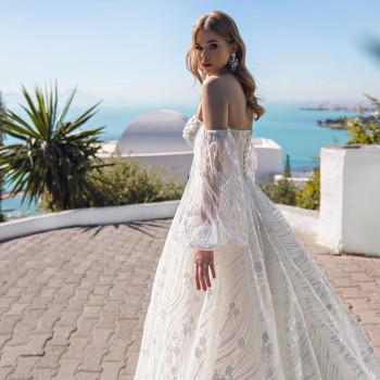 The Modern Bride: A Chic and Minimalist Wedding Dress