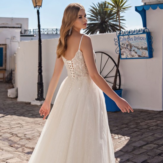 Bold and Beautiful: A Striking and Eye-Catching Wedding Dress